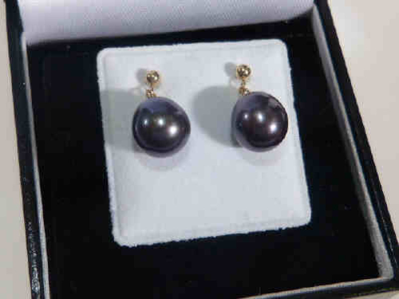 Pair of black coloured cultured pearl earrings, stamped 375/9k