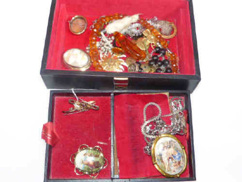 Box of jewellery including three 9ct gold bar brooches, two cameo brooches and costume jewellery