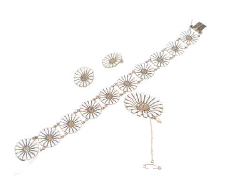 Anton Michelsen (Danish), a suite of silver gilt and enamel jewellery, comprising bracelet, brooch and earrings in the 'daisy' design, bracelet 19.5cm