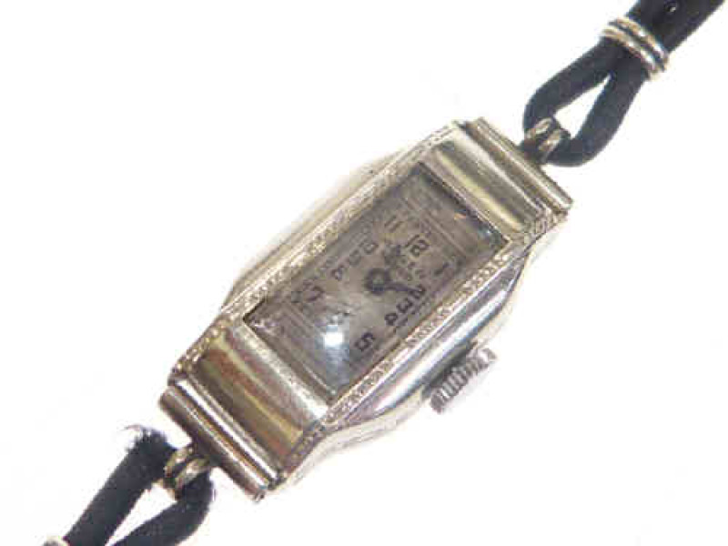 Art Deco Gruen watch, with gold filled case and 15 jewel movement