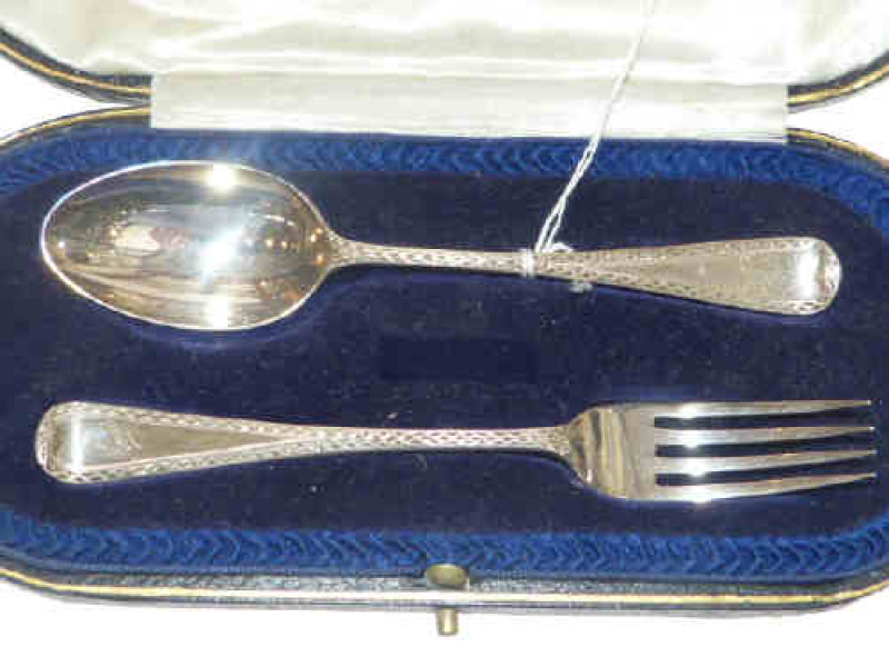 George V silver christening spoon and fork, London 1925, boxed