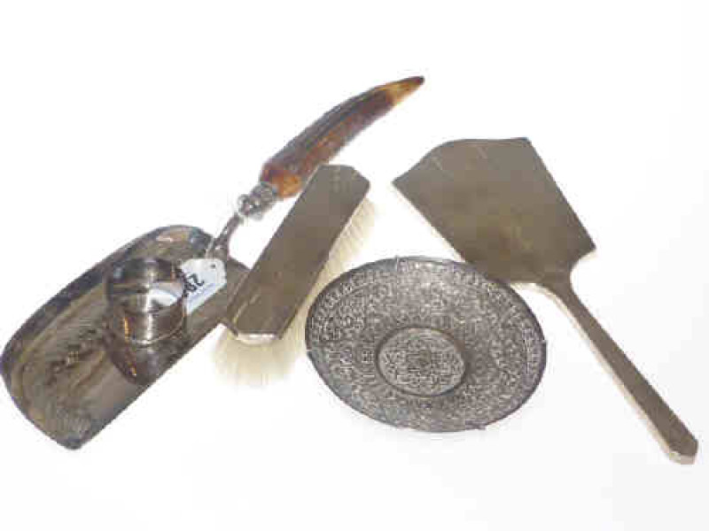 Silver collared and horn handled crumb scoop, silver backed brush, silver backed hand mirror, silver napkin ring and a white metal dish, stamped I82 (5)
