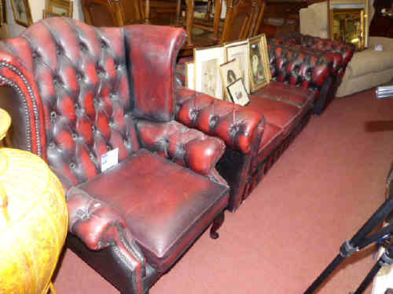 Ox blood buttoned leather three piece Chesterfield suite