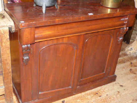 Victorian mahogany chiffonier base