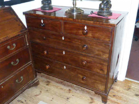 Victorian mahogany cross banded chest of drawers on shaped bracket feet