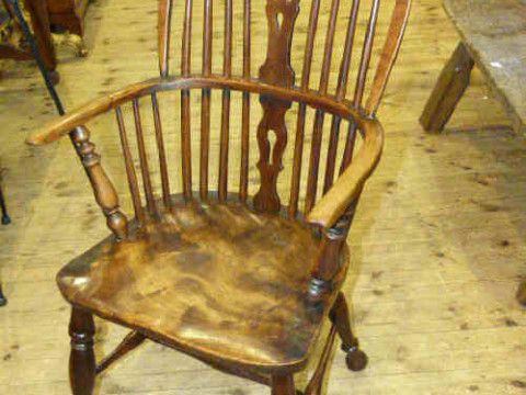 Antique elm pierced splat back Windsor elbow chair