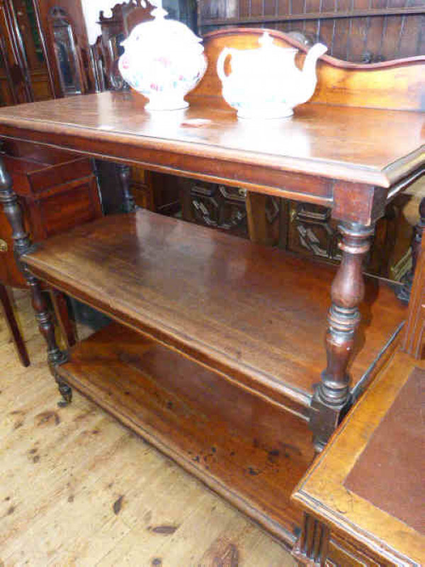 Victorian mahogany three tier dumb waiter with turned supports
