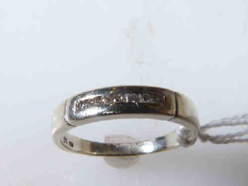 Diamond and 9ct gold ring, size P