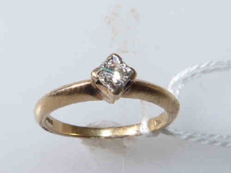 Single stone diamond and 9ct gold ring, size K