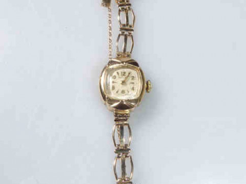 Rotary 9ct gold lady's wristwatch with gold strap, gross 11 grams
