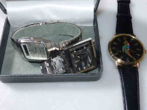 Two Seiko watches and a mechanical watch (3)