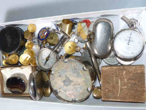 Music box, commemorative medals, sovereign case, etc
