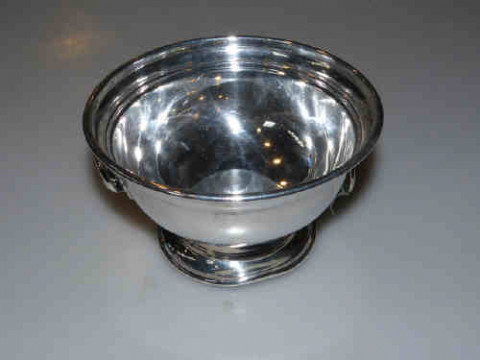 Silver bowl, Birmingham 1970, with ring handles, 9.5 troy ozs