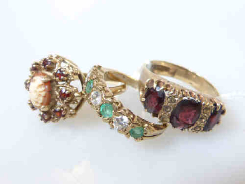 9ct gold cameo and garnet ring, size M