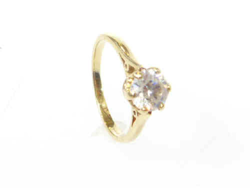 18ct gold ring, set with a white stone, size M