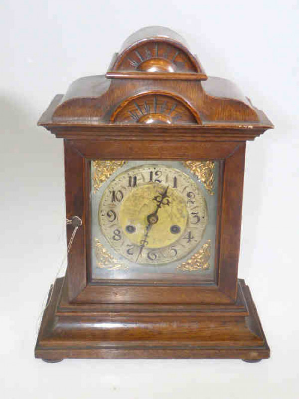 Oak bracket clock with silvered and gilt dial