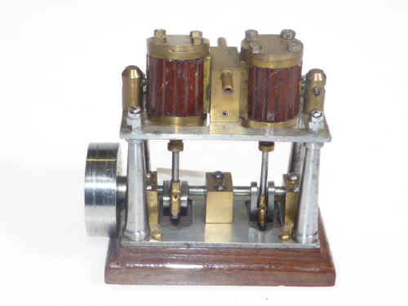 Model steam engine, vertical twin cylinder