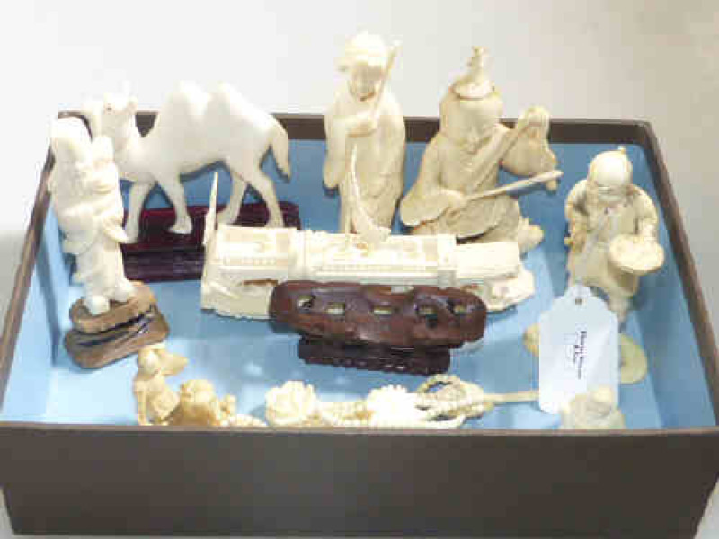 Box with small ivory pieces, boat, figures, necklace, etc
