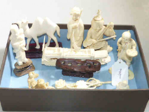 Box with small ivory pieces, boat, figures, necklace, etc