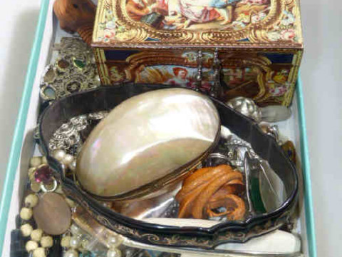 Costume jewellery, mother of pearl purse, etc