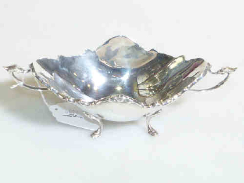 Silver two handled shaped oval bon bon dish, Cairo marks