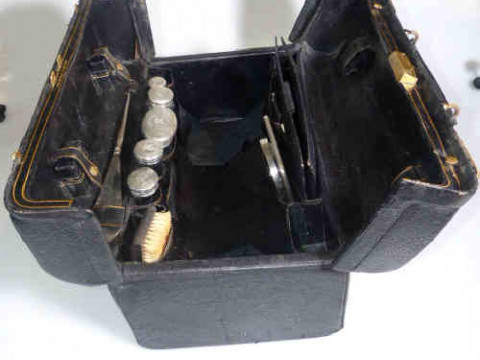 Leather Gladstone bag by Finnigan, Manchester, fitted as a toilet bag...