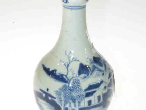 Chinese blue and white bottle vase