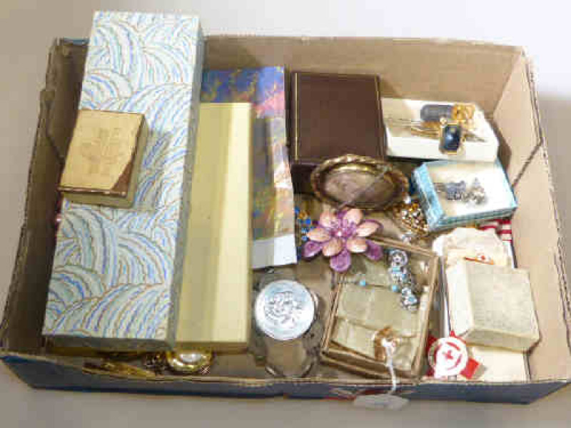 Two 9ct gold rings and costume jewellery