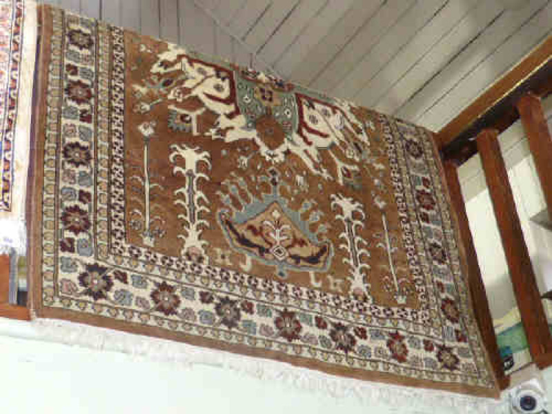 Fawn ground Indian rug 1.80 x 1.22