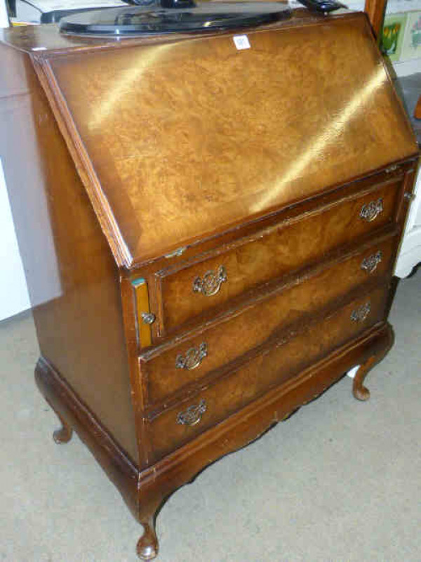 Walnut three drawer bureau on cabriole legs