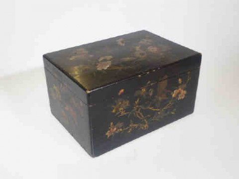 Oriental lacquered box