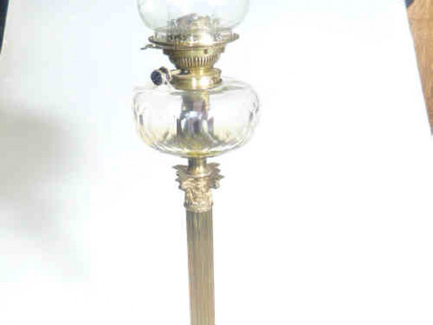 Brass corinthian column oil lamp with clear reservoir and shade