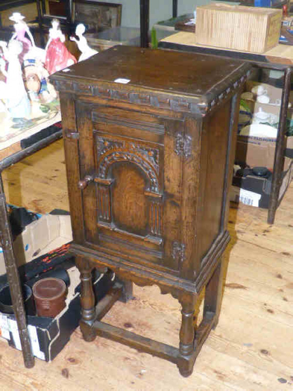 Small oak single door pedestal cupboard