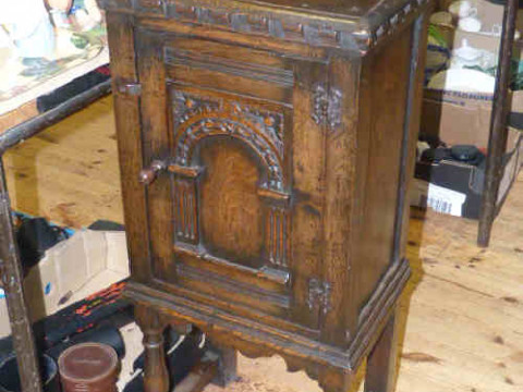 Small oak single door pedestal cupboard