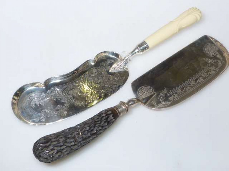 Ivory and horn handled crumb scoops, both with silver collars