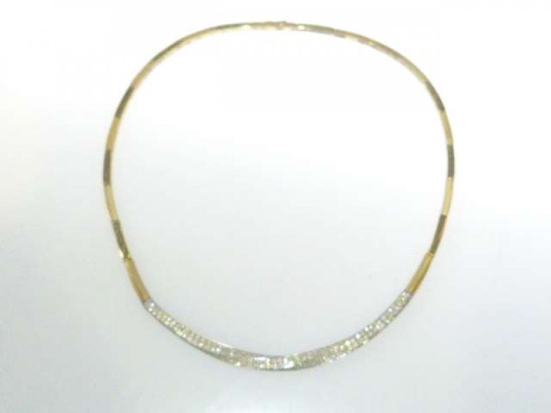 Diamond collar, stamped and tests as 18, 49 grams