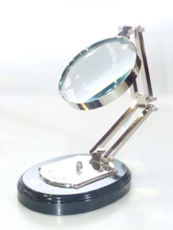 Table top magnifying glass