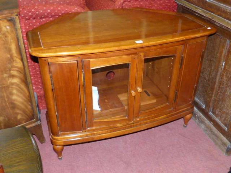 Willis & Gambier Ltd glazed door entertainment unit