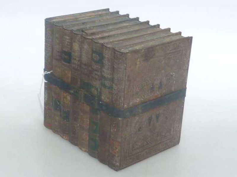 Huntley & Palmer 'Classic Novels' biscuit tin