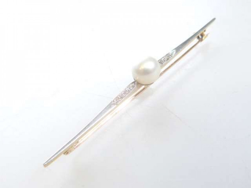 18 carat gold, platinum, diamond and cultured pearl bar brooch, 7.5cm