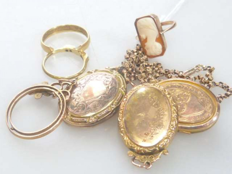 Three 9ct gold pendant lockets, 9ct gold cameo ring, etc