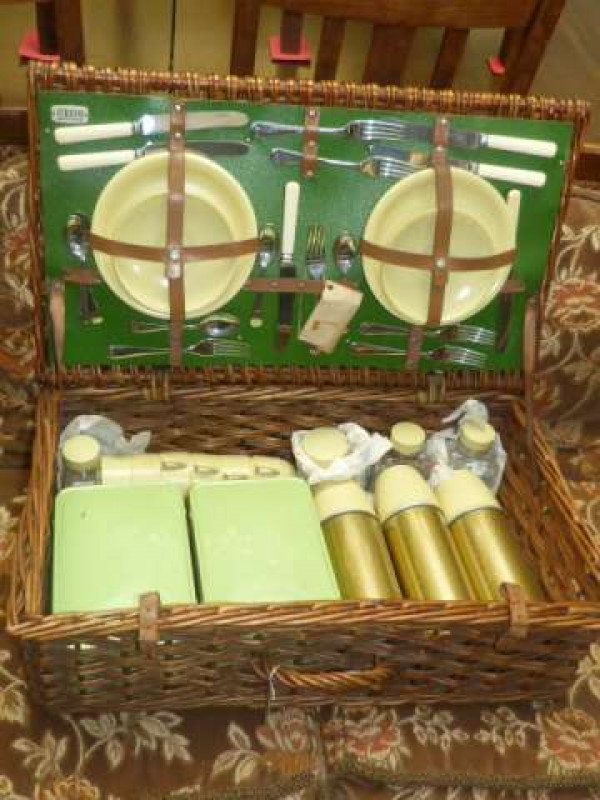 Sirram wicker picnic hamper