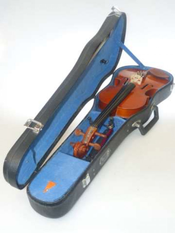 Stentor student violin and bow, cased