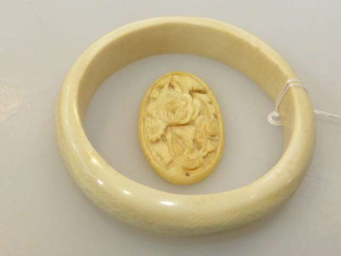 Carved ivory pendant and ivory bangle
