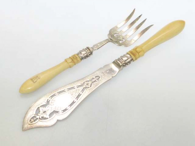 Pair of Victorian silver and ivory handled fish servers, Sheffield 1870