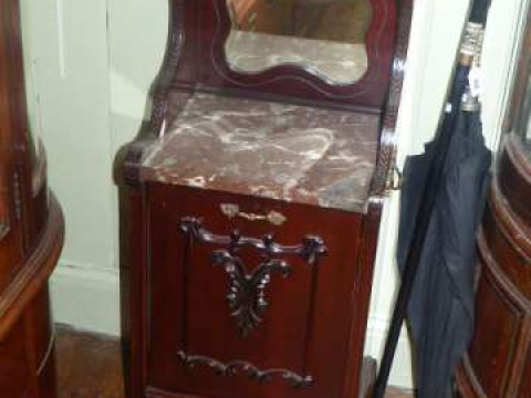 Edwardian mahogany marble topped and mirror backed purdonium