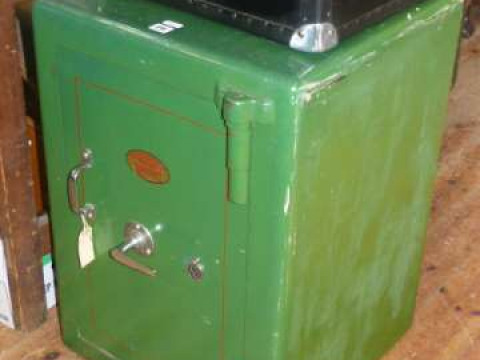 Cretebond fire resistant floor safe 71cm high x 51cm wide x 54cm deep