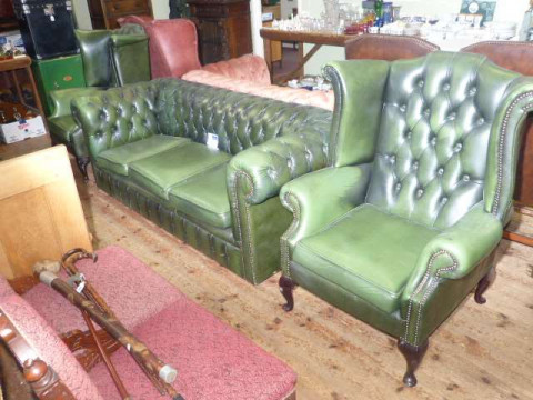 Green buttoned leather three piece Chesterfield suite