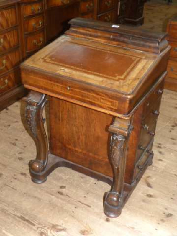 Victorian walnut and satinwood crossbanded four drawer davenport