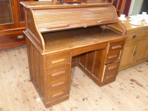 Oak S Shaped eight drawer double pedestal roll top desk